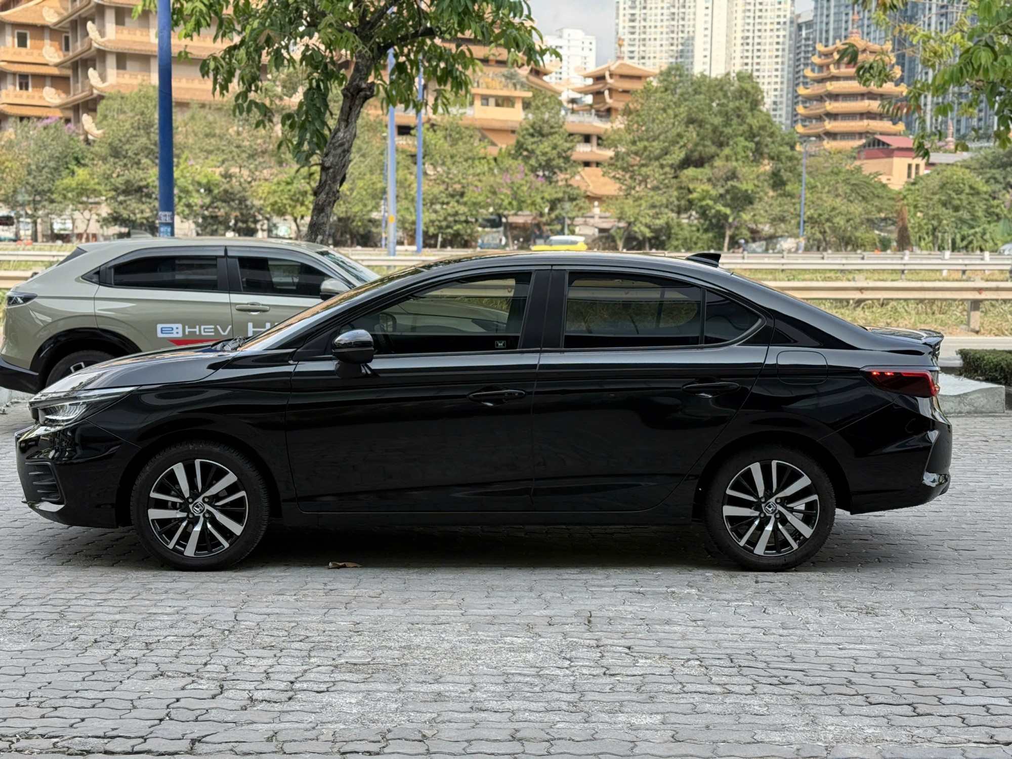 Honda city RS Màu đen 2023 đã qua sử dụng